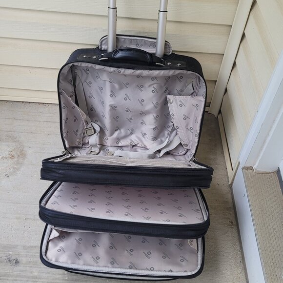 Swissgear Black Red Rolling Briefcase Padded Laptop Pocket 17 Inches - Picture 11 of 16